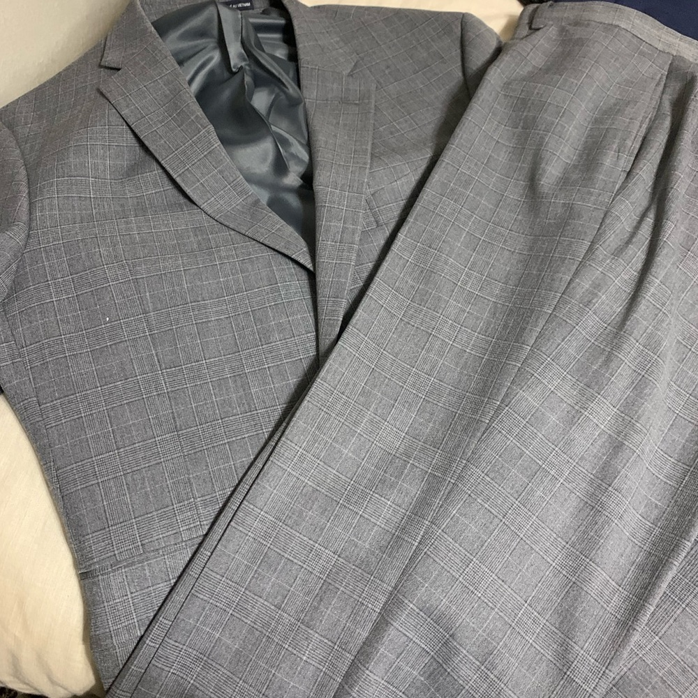 Tommy Hilfiger Men’s Suit. Excellent condition!